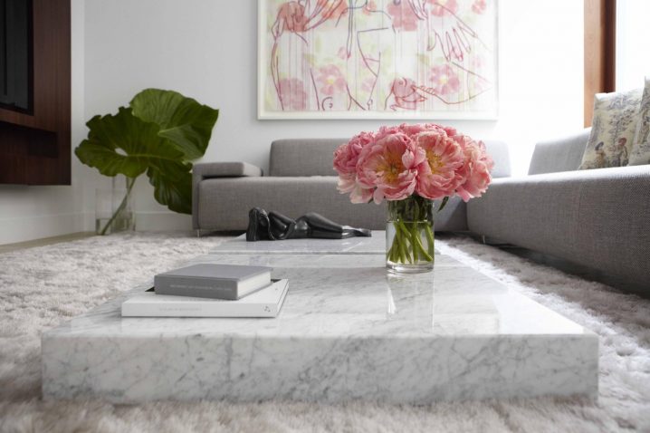 Flat-sofa-marble-coffee-table-is-a-convenient-piece-of-furniture-white-marble-coffee-table-singa-718x478