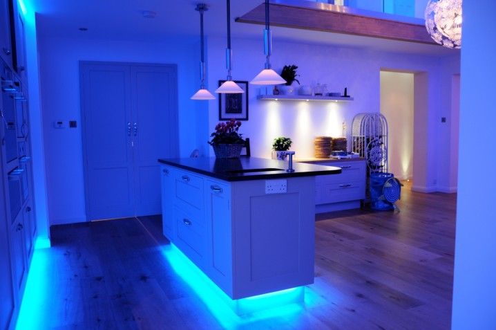 chalfont-house-kitchen-design-led-glow-hover-718x477