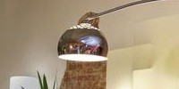 nowoczesne lampy w salonie